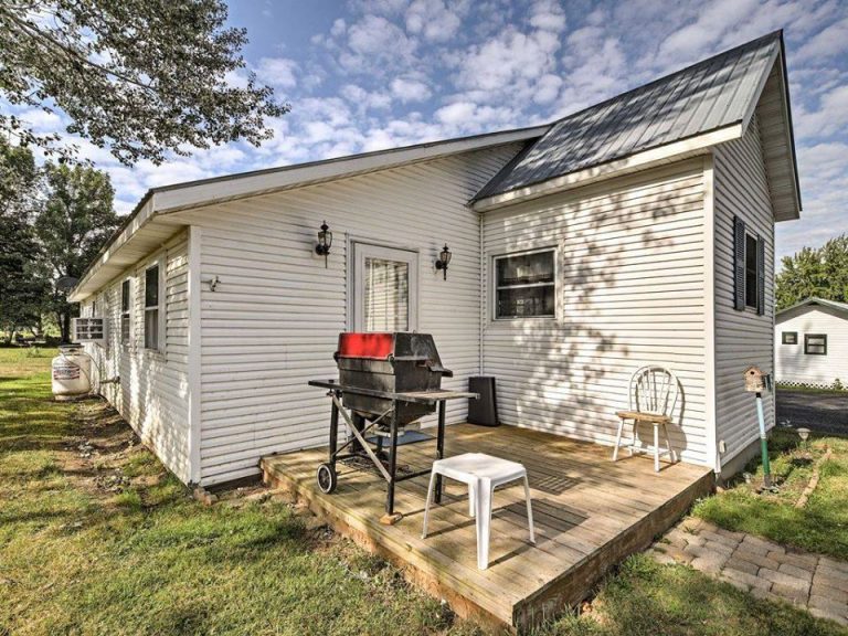 52868324_563991977422185_7715496473353256960_o West Shore Cabins on Lake Champlain in North